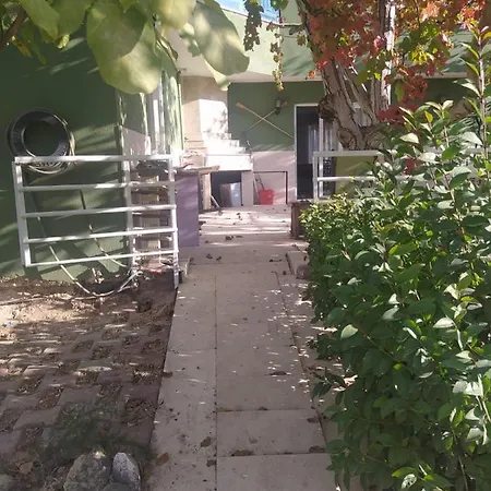 Bahceli, Rahat, Genis, Hesapli Apartment *