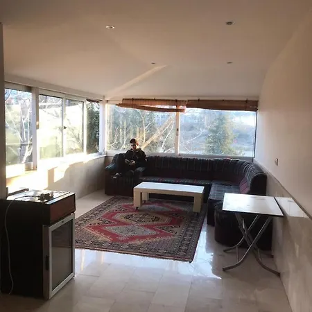 Bahceli, Rahat, Genis, Hesapli Apartment